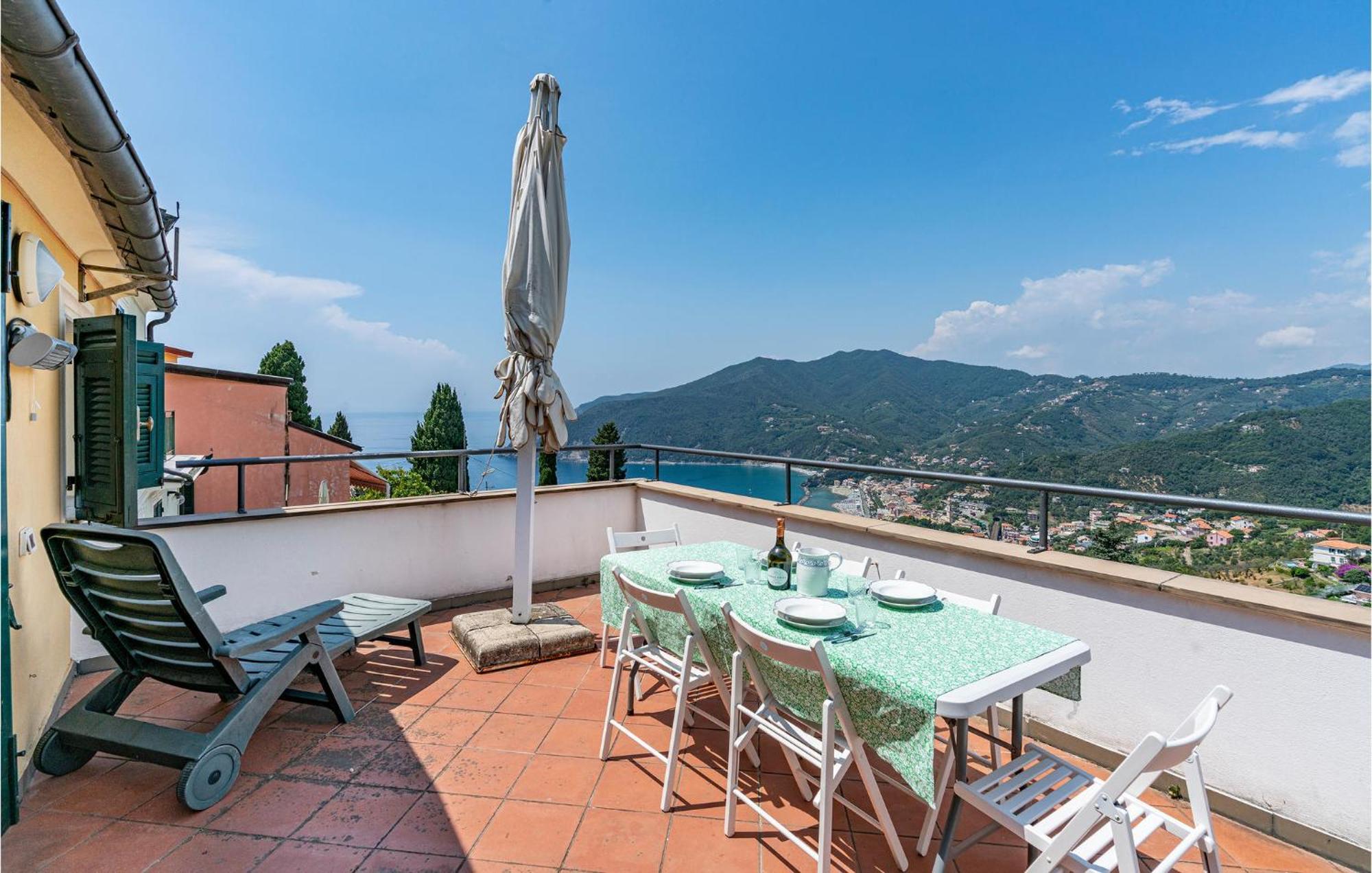 Awesome Home In Moneglia With Kitchen Eksteriør bilde